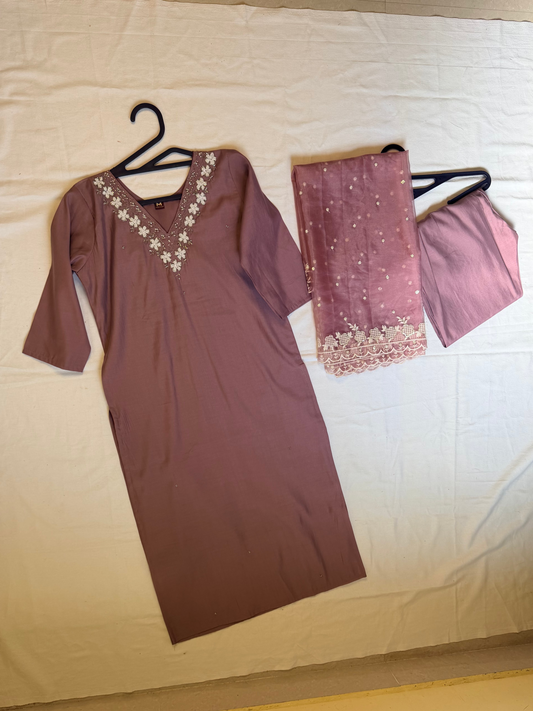 Mauve dress with embellishments - M Size