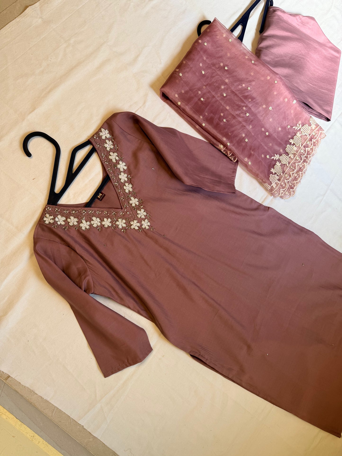 Mauve dress with embellishments - M Size