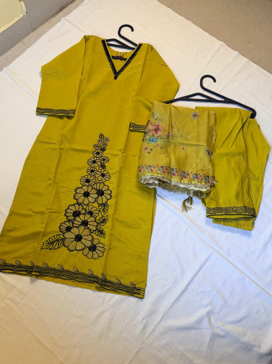 Yellow kurta with floral design set - L Size